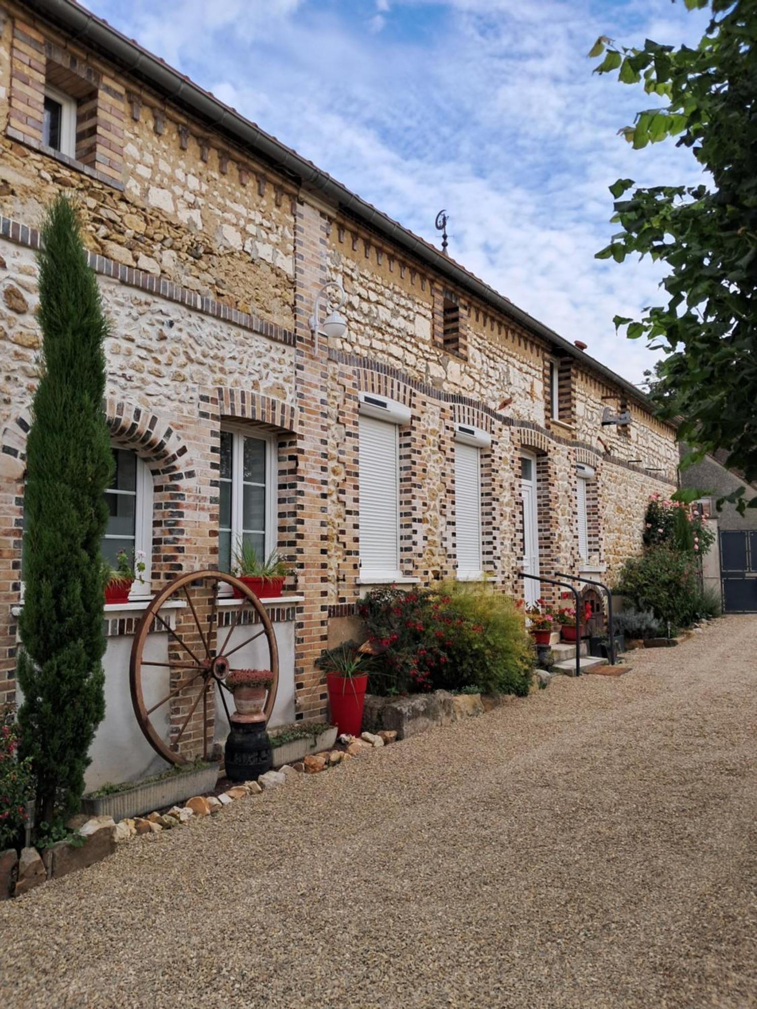 Maison Longere Les Camelias Vinneuf Exterior photo